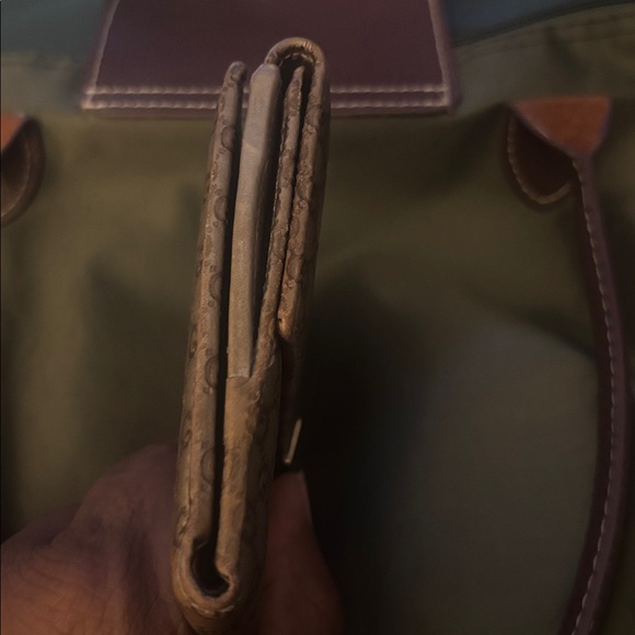 Vintage GUCCI W Hook Purse made from Gutchishima leather with a dust bag. - Picture 8 of 10